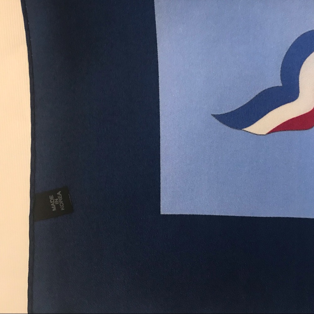 Vineyard Vines “Founding Member” scarf. - Picture 4 of 8